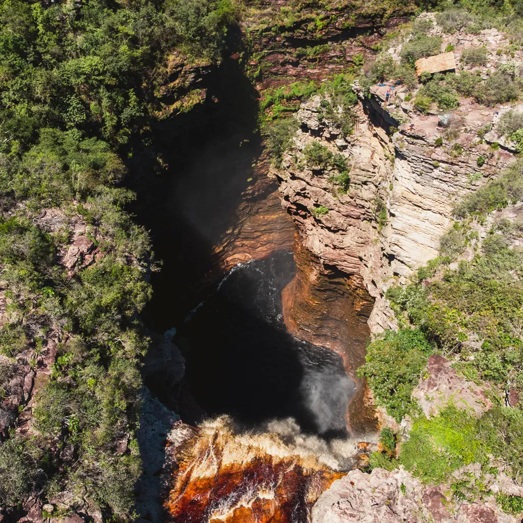 Foto aérea da Cachoeira do Buracão, no Cânion do rio Espalhado, na Chapada Diamantina;